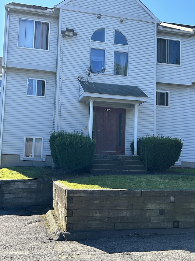 147 Hamden Ave Apt I, Waterbury, CT 06704 - photo 2