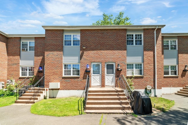 80 Beths Ave Apt 4, Bristol, CT 06010 - photo 1