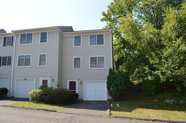 88 Summit Commons Unit 88, Derby, CT 06418 - photo 1