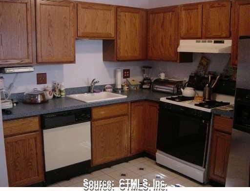167 Old Foxon Rd Unit B-21, New Haven, CT 06513 - photo 4