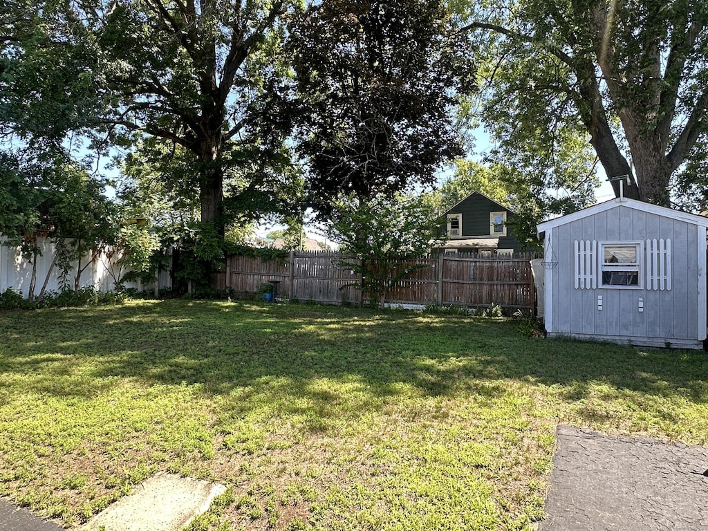 10 Kenyon Pl, East Hartford, CT 06108 - photo 3