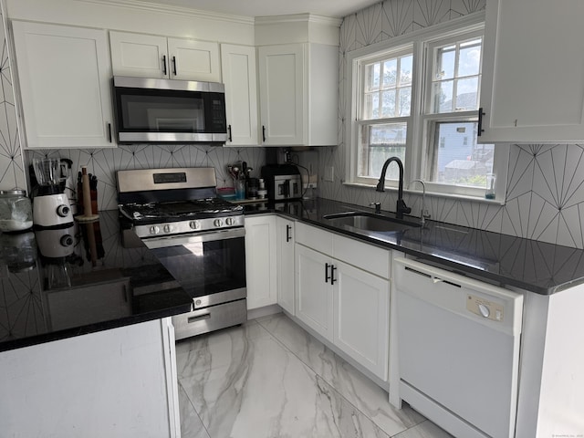 325 Goldenrod Ave, Bridgeport, CT 06606 - photo 9