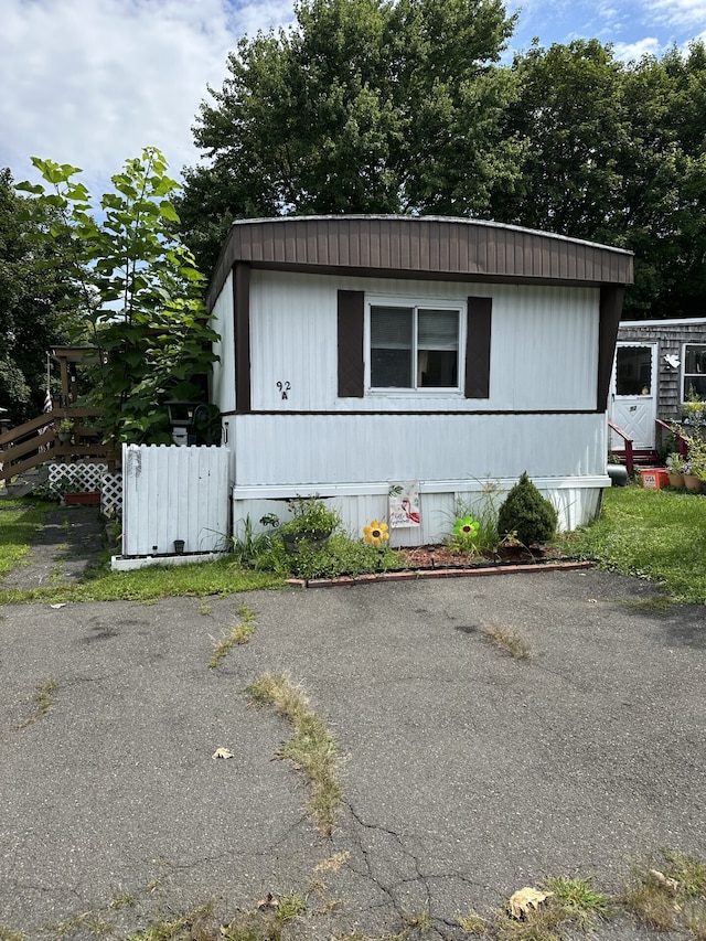92A Thunderbird Dr, Naugatuck, CT 06770 - photo 2