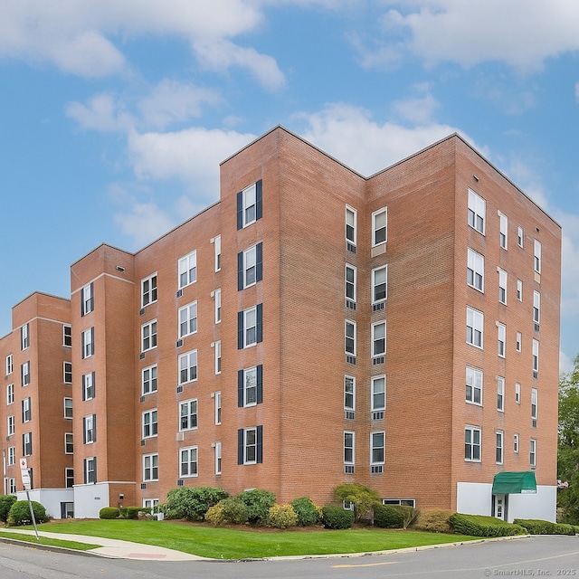 7 4th St Apt 4F, Stamford, CT 06905 - photo 2