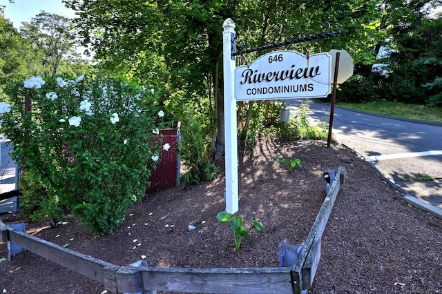 646 Howe Ave Apt 6, Shelton, CT 06484 - photo 2