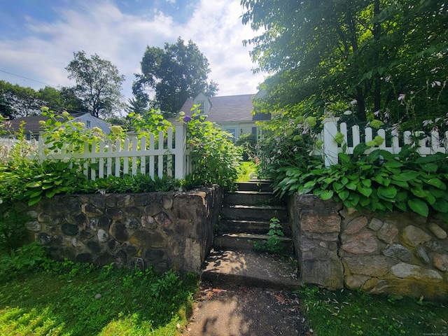 99 Woodbury Ave, Stamford, CT 06907 - photo 4