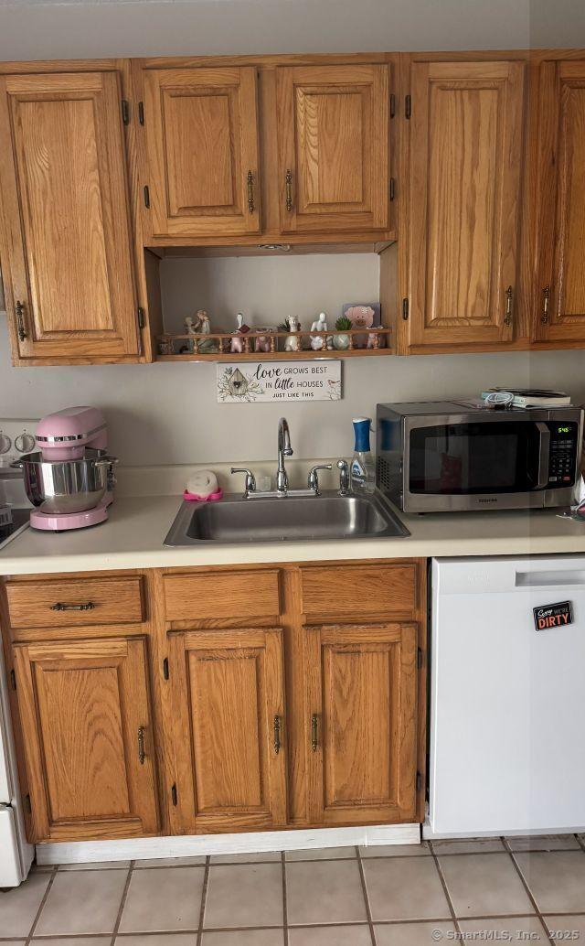 74 Washington Rd Apt 4, Woodbury, CT 06798 - photo 9