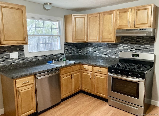 1085 Blue Hills Ave Apt J, Bloomfield, CT 06002 - photo 2