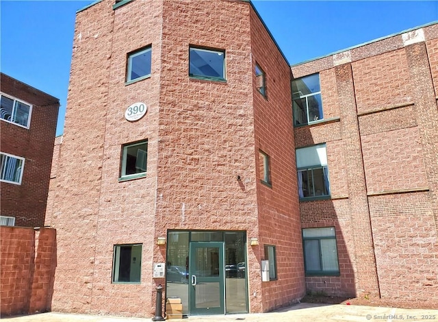 390 Charles St Apt 219, Bridgeport, CT 06606 - photo 1