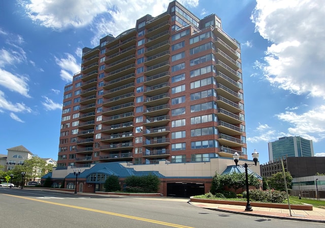 25 Forest St Apt 11A, Stamford, CT 06901 - photo 2