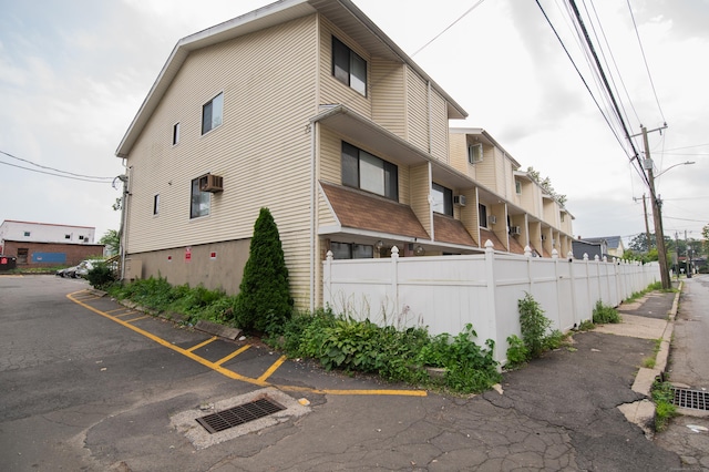 51 W Washington Ave Unit 51, Stamford, CT 06902 - photo 1