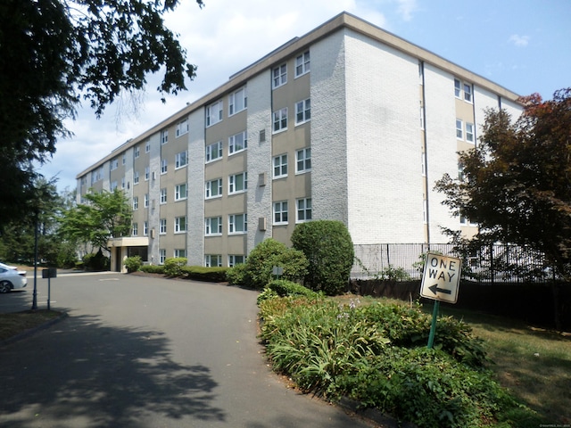 707 Mix Ave Apt 34, Hamden, CT 06514 - photo 1