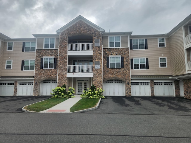 601 Brookside Ct Unit 601, Newtown, CT 06470 - photo 1