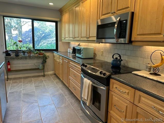 859 Heritage Vlg Unit B, Southbury, CT 06488 - photo 3