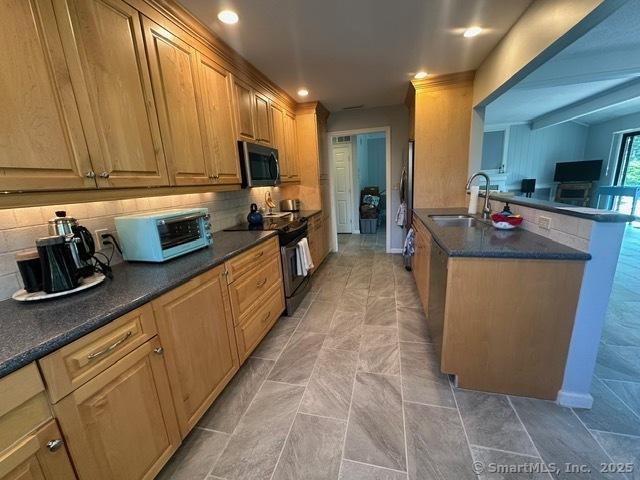 859 Heritage Vlg Unit B, Southbury, CT 06488 - photo 4