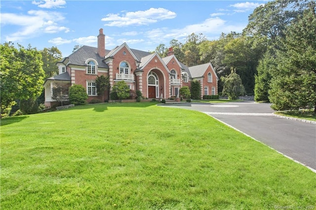 view of front of house with a front yard