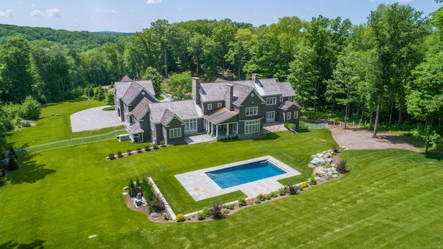 birds eye view of property featuring a wooded view