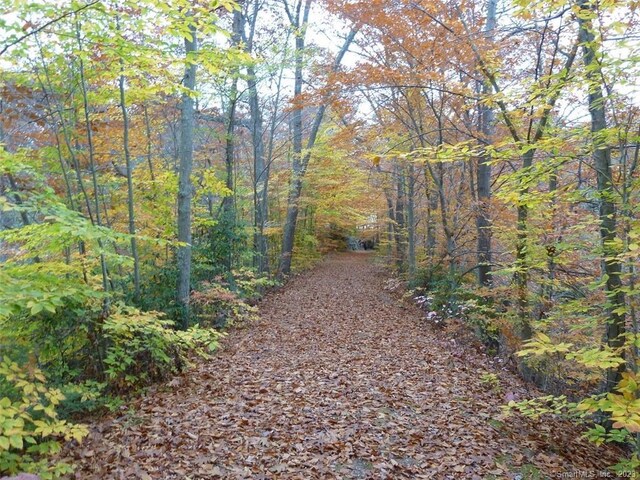 12 Bowhay Hill Rd, Branford, CT 06405