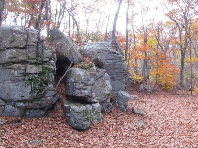 12 Bowhay Hill Rd, Branford, CT 06405