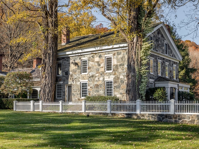 view of side of property featuring a yard