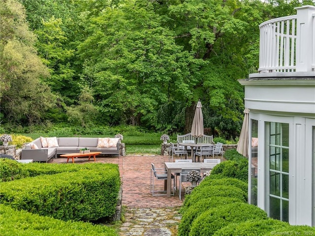 view of yard with outdoor lounge area and a patio area