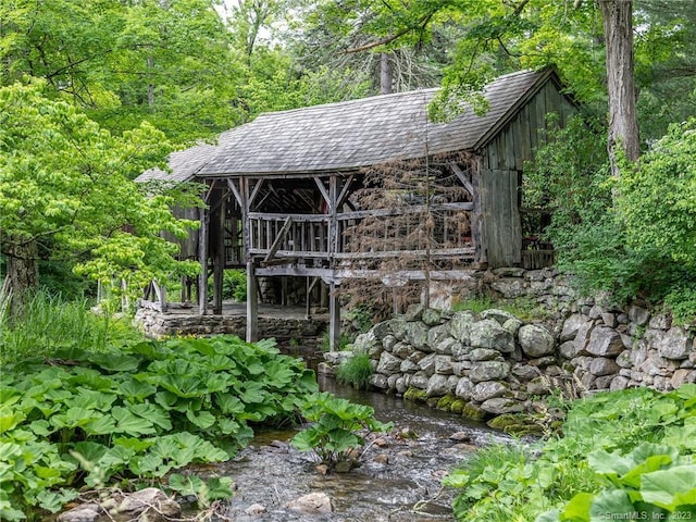 view of outbuilding