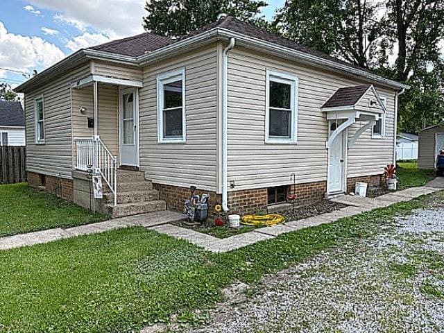 609 S 2nd St, Effingham, IL 62401 - view of front of house with a front yard and crawl space