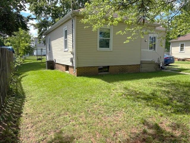 609 S 2nd St, Effingham, IL 62401 - view of side of home with central air condition unit