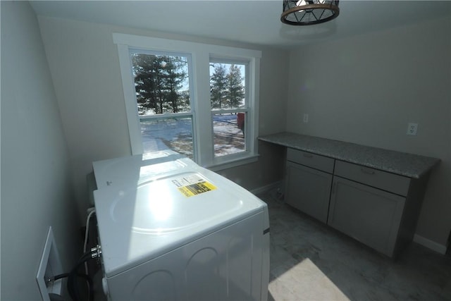 laundry area with washer / clothes dryer