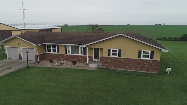 ranch-style house featuring a front lawn and a garage