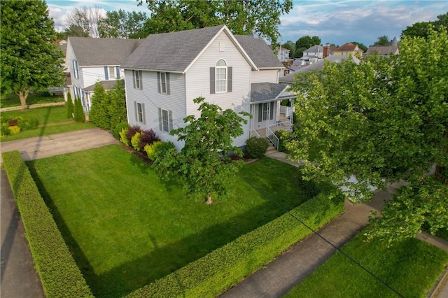 112 N 3rd St, Hoopeston, IL 60942 - view of front of house with roof with shingles and a front yard