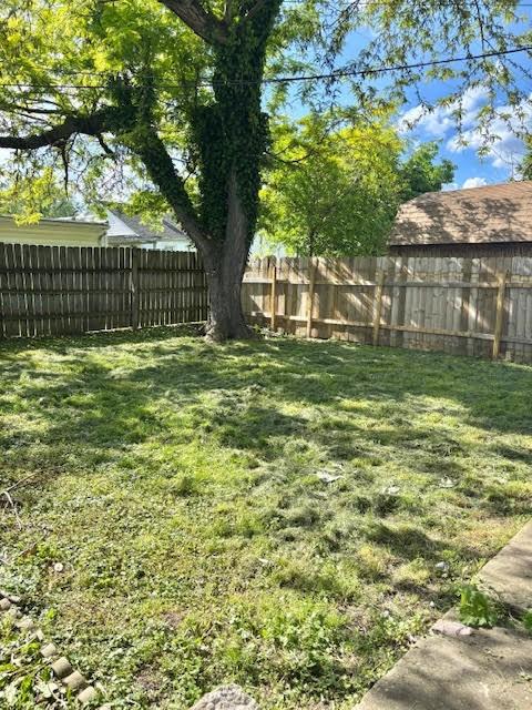 1414 14th St, Charleston, IL 61920 - view of yard