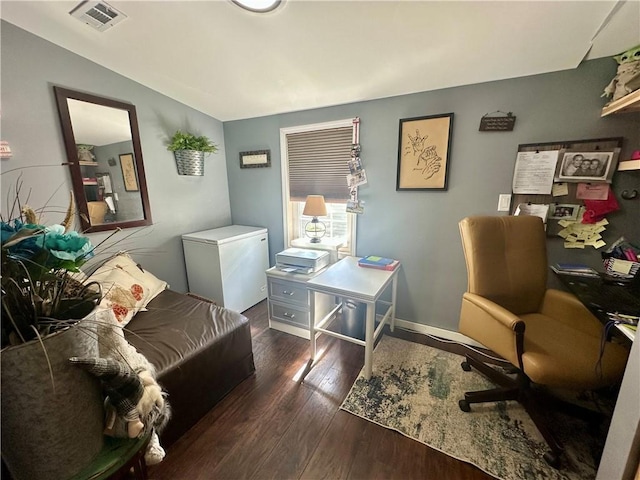 808 Moultrie Ave, Mattoon, IL 61938 - office featuring wood finished floors and lofted ceiling