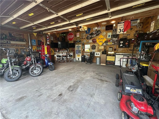 808 Moultrie Ave, Mattoon, IL 61938 - garage featuring a workshop area