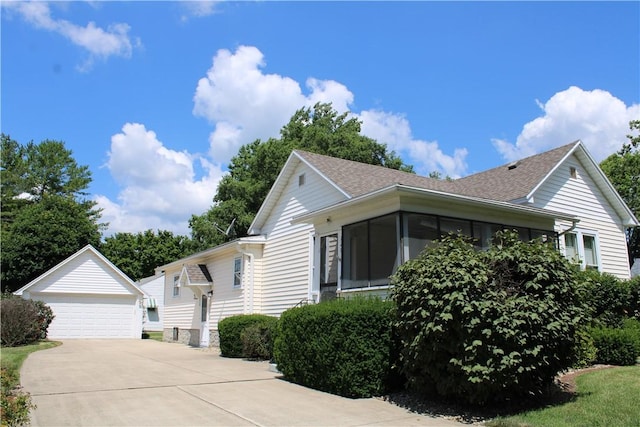 726 N Morgan St, Shelbyville, IL 62565 - photo 1