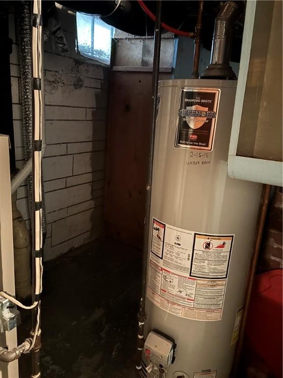 106 W Wernsing Ave, Effingham, IL 62401 - utilities featuring water heater