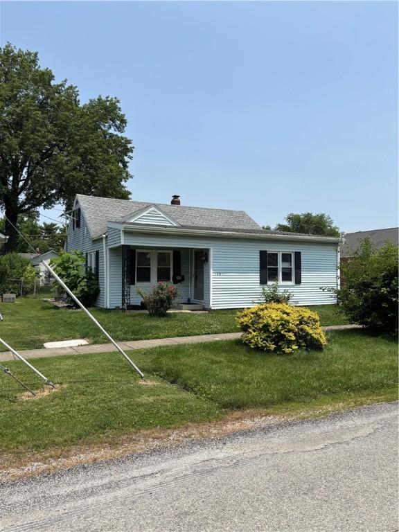 106 W Wernsing Ave, Effingham, IL 62401 - ranch-style house with a front yard and a chimney