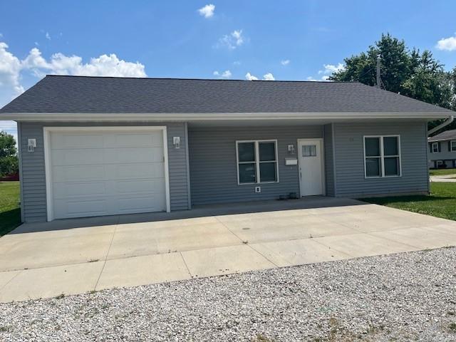 609 W Clinton Ave, Effingham, IL 62401 - ranch-style home featuring driveway and an attached garage
