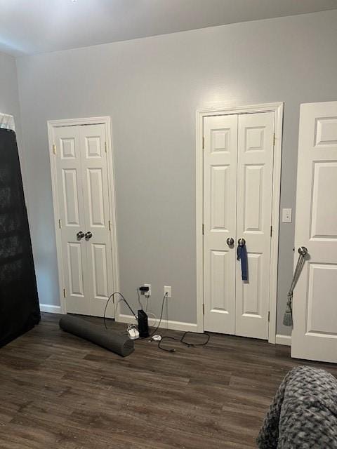 609 W Clinton Ave, Effingham, IL 62401 - bedroom featuring dark wood finished floors and baseboards