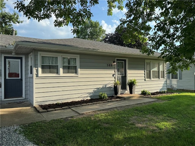 509 E Gordon Ave, Effingham, IL 62401 - view of front of home with a front yard and a shingled roof