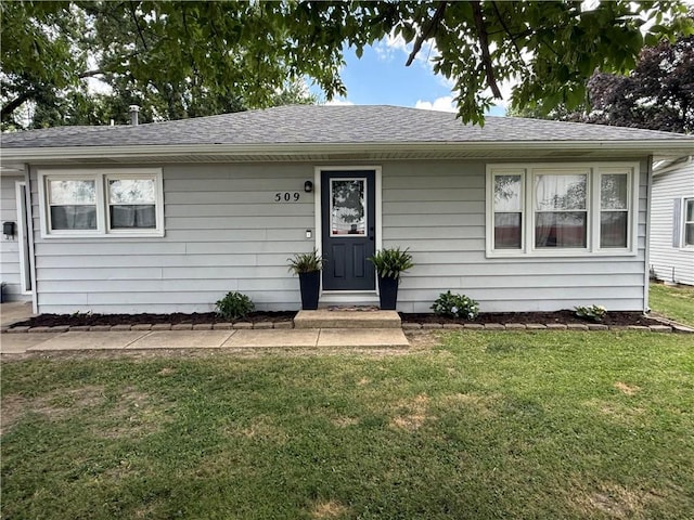 509 E Gordon Ave, Effingham, IL 62401 - view of front of home featuring a front lawn and a shingled roof