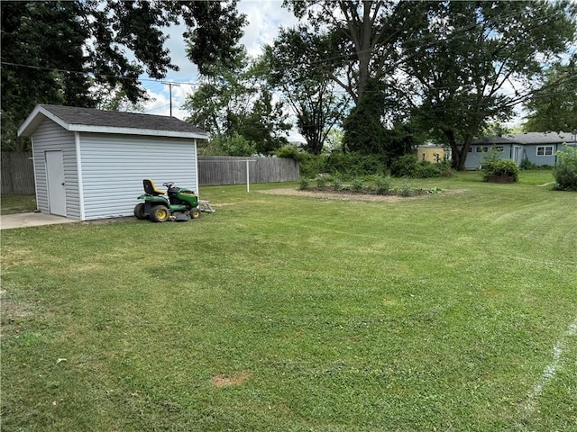 509 E Gordon Ave, Effingham, IL 62401 - view of yard with a storage unit