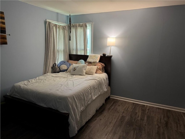 509 E Gordon Ave, Effingham, IL 62401 - bedroom featuring dark wood-style floors and baseboards