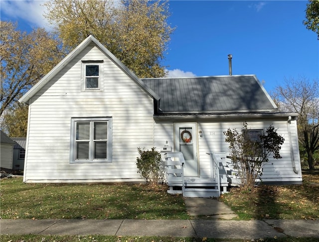 view of front of house with a front yard