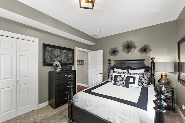 707 W Coolidge Ave, Charleston, IL 61920 - carpeted bedroom featuring baseboards