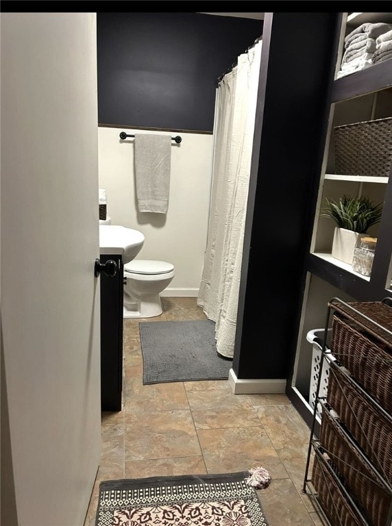 811 N Jefferson St, Robinson, IL 62454 - full bathroom featuring toilet, stone finish floors, vanity, and curtained shower