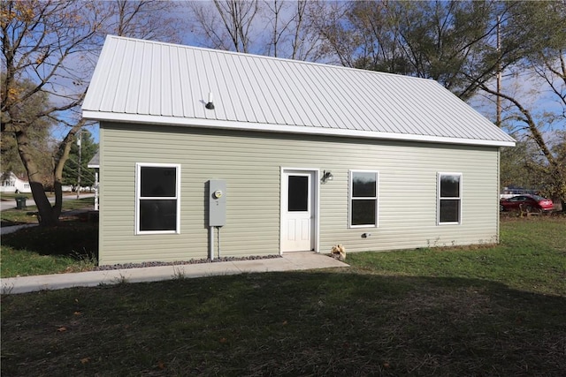 2805 Commercial Ave, Mattoon, IL 61938 - rear view of property with a metal roof and a lawn