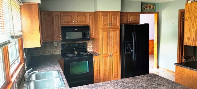 kitchen with sink, tasteful backsplash, plenty of natural light, and black appliances