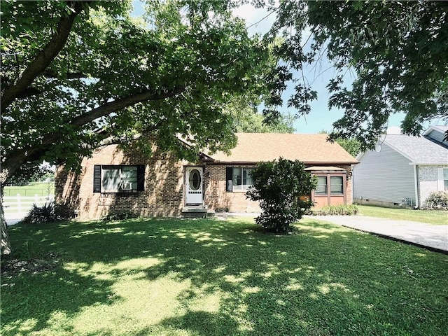 208 Roosevelt St, Paris, IL 61944 - photo 3