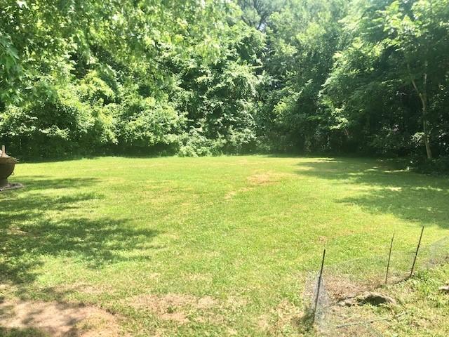 906 S 3rd St, Effingham, IL 62401 - view of grassy yard